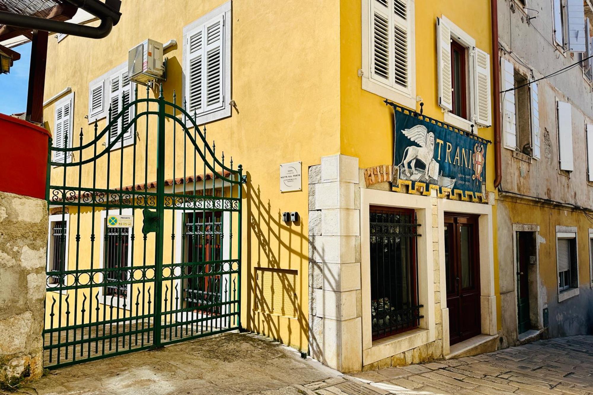 Studios Notte Sul Porto Rovinj Exterior photo
